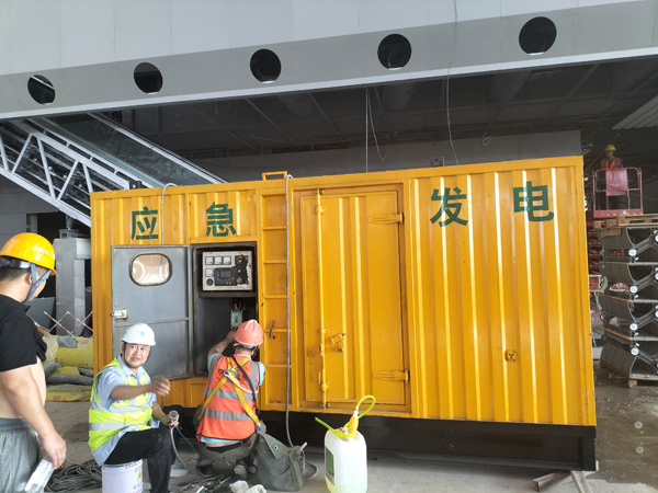 方城怎样判断空气滤清器是否需要更换？